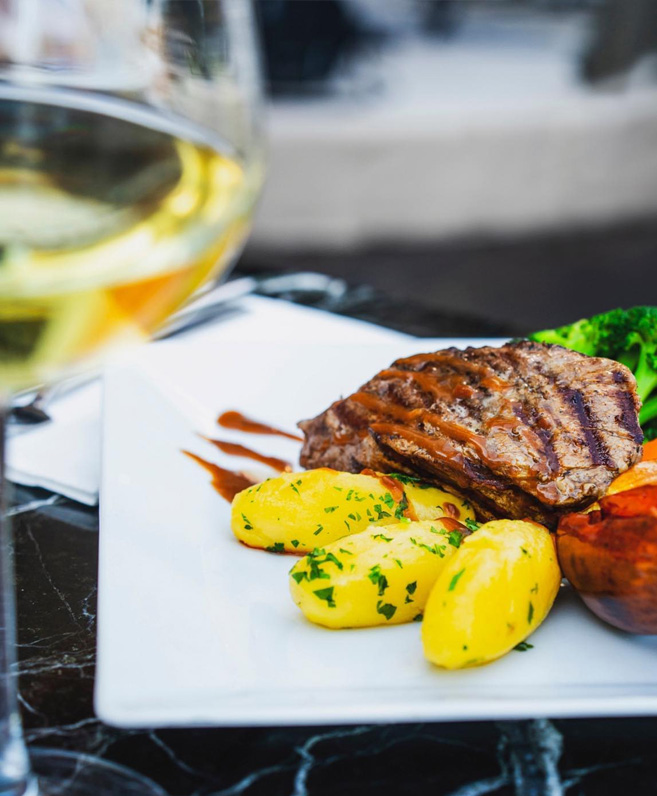 Noi Restaurant & Bar